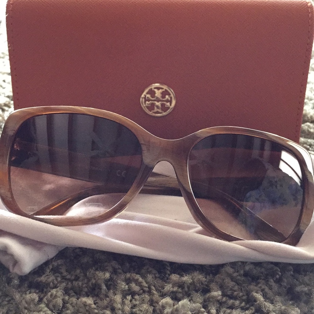 Authentic tory burch sun glasses